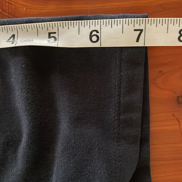 Large Under Armour The Girlfriend Tee black white graphic short sleeve shirt top - Picture 13 of 15